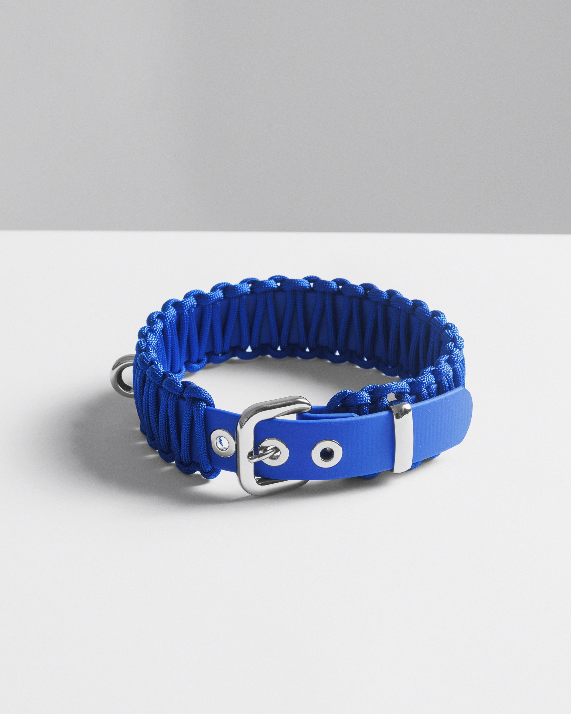 Collier bi-matière bleu électrique