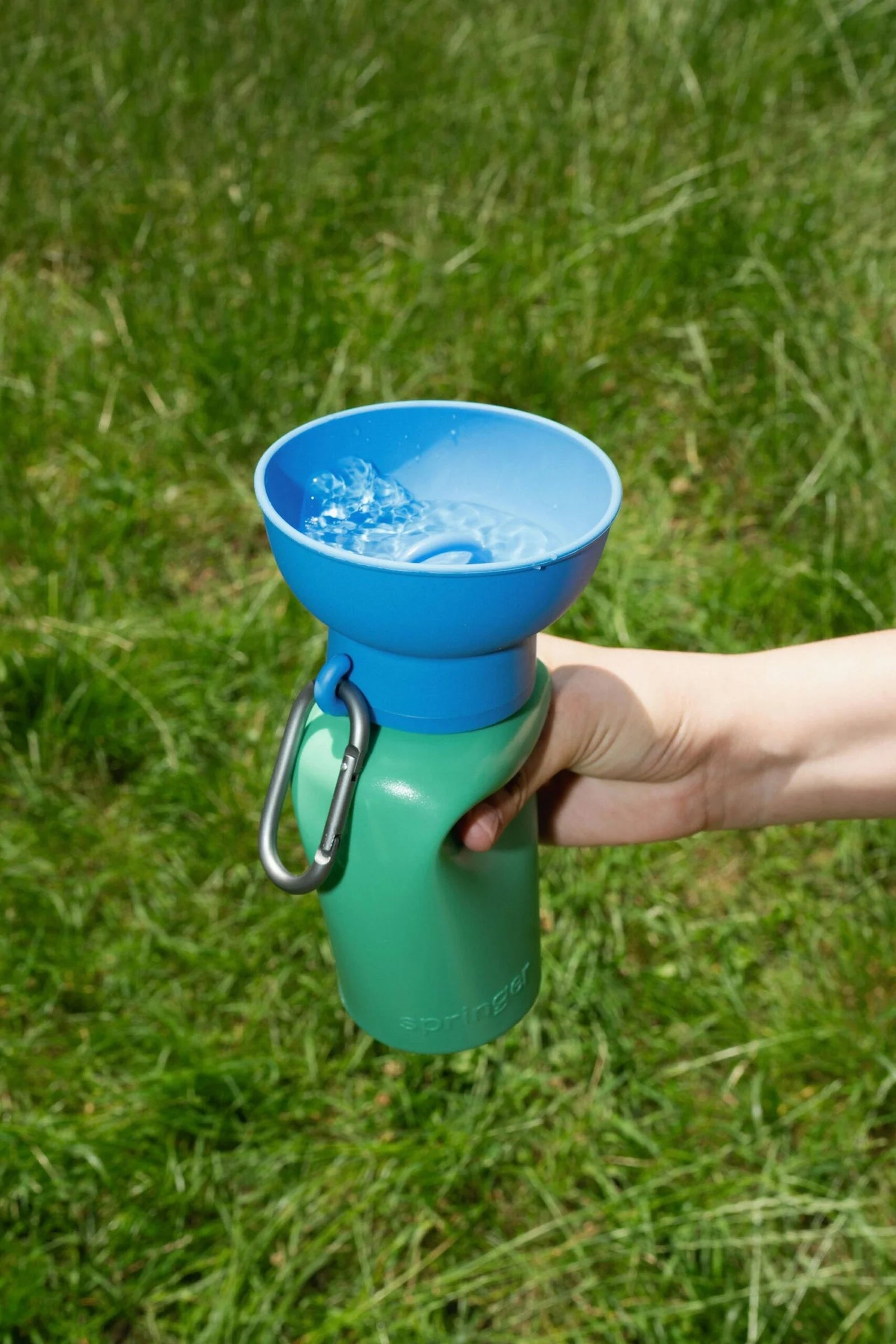 Gourde de voyage bi-colore rétractable